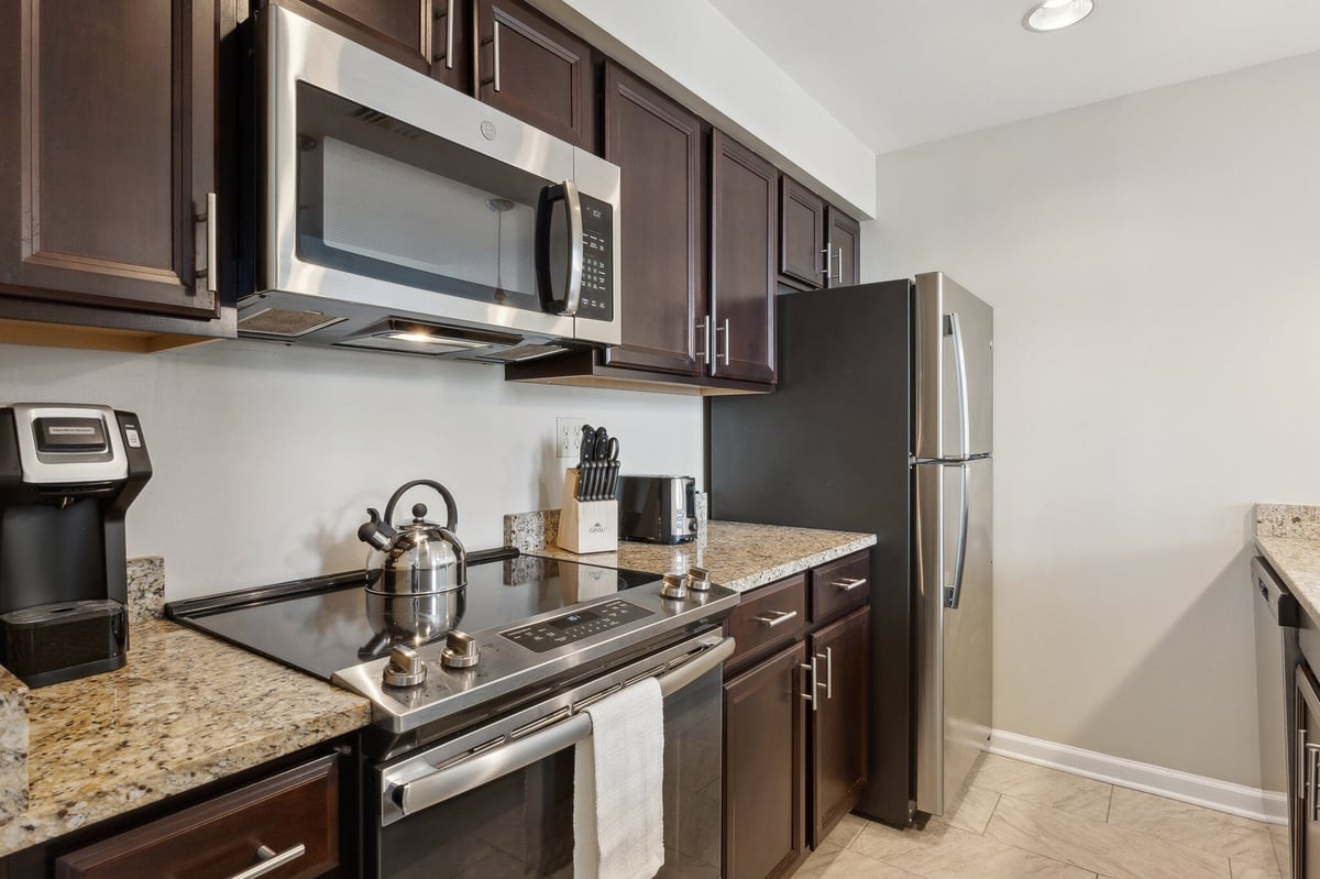 Full kitchen