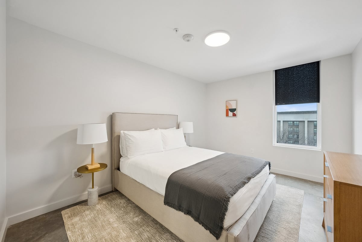 Relaxing bedrooms with queen size beds.