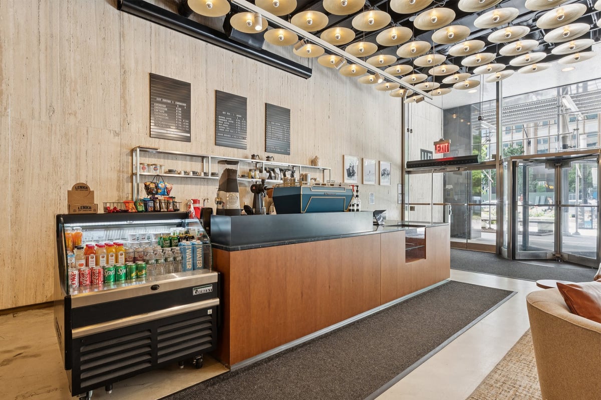 FAWNYC-Lobby70-web-or-mls-A7400359